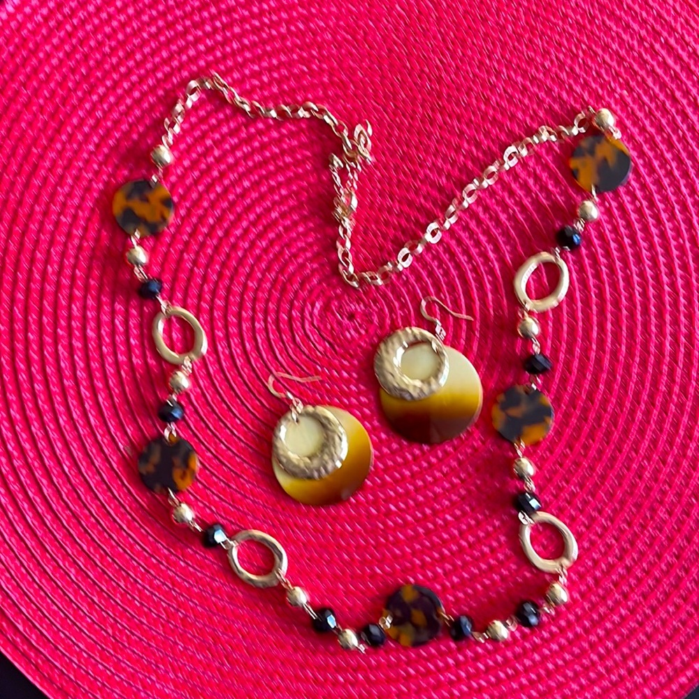 Long pendant, with earrings, Round beautiful design 🥰